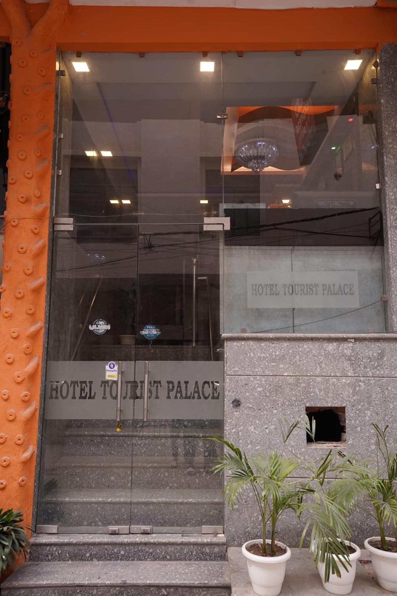 Hotel Tourist Palace New Delhi Exteriör bild