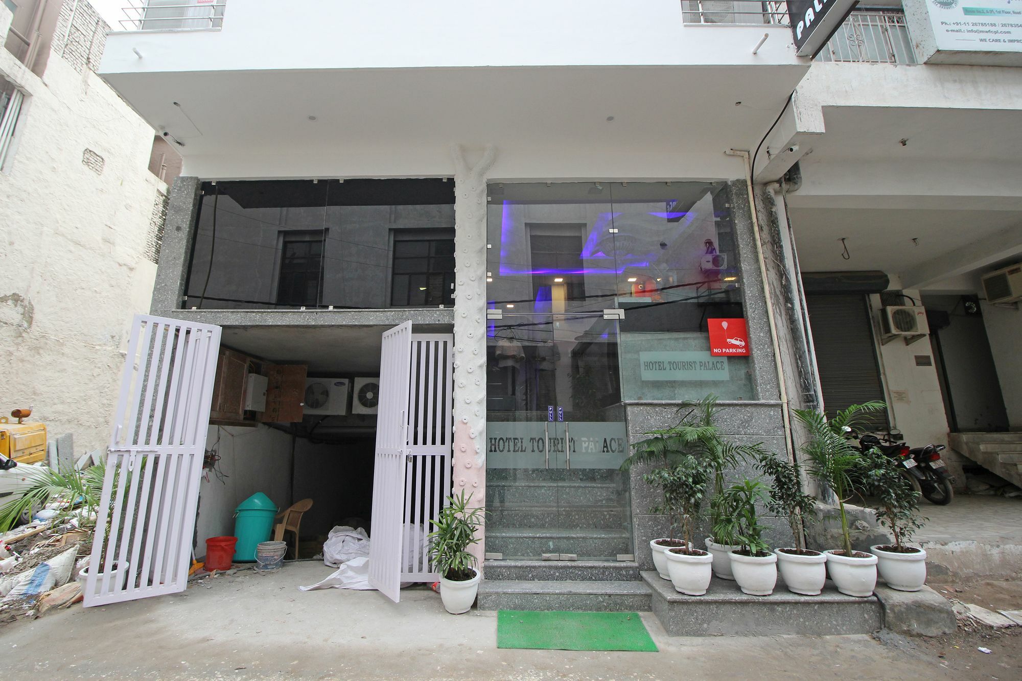 Hotel Tourist Palace New Delhi Exteriör bild